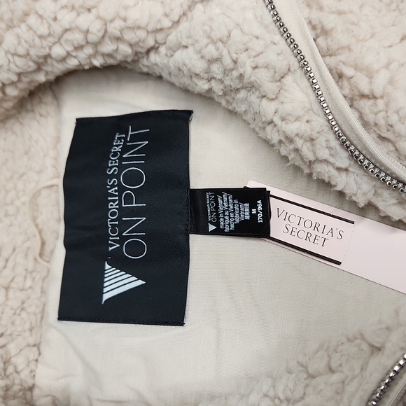 Victoria's Secret On Point sherpa full zip jacket. NWT. Size medium - Picture 3 of 8